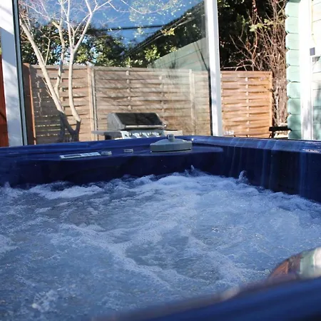 Country house Petit Climatise Avec Jacuzzi Prive