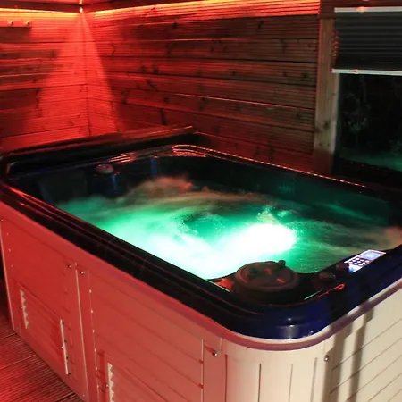 Petit Climatise Avec Jacuzzi Prive Country house *